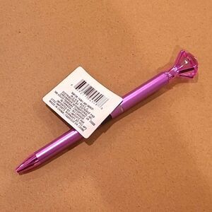 Diamond shaped pen